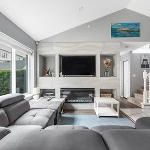 Holiday home Stylish Dual Bedroom In Van West, Vancouver
