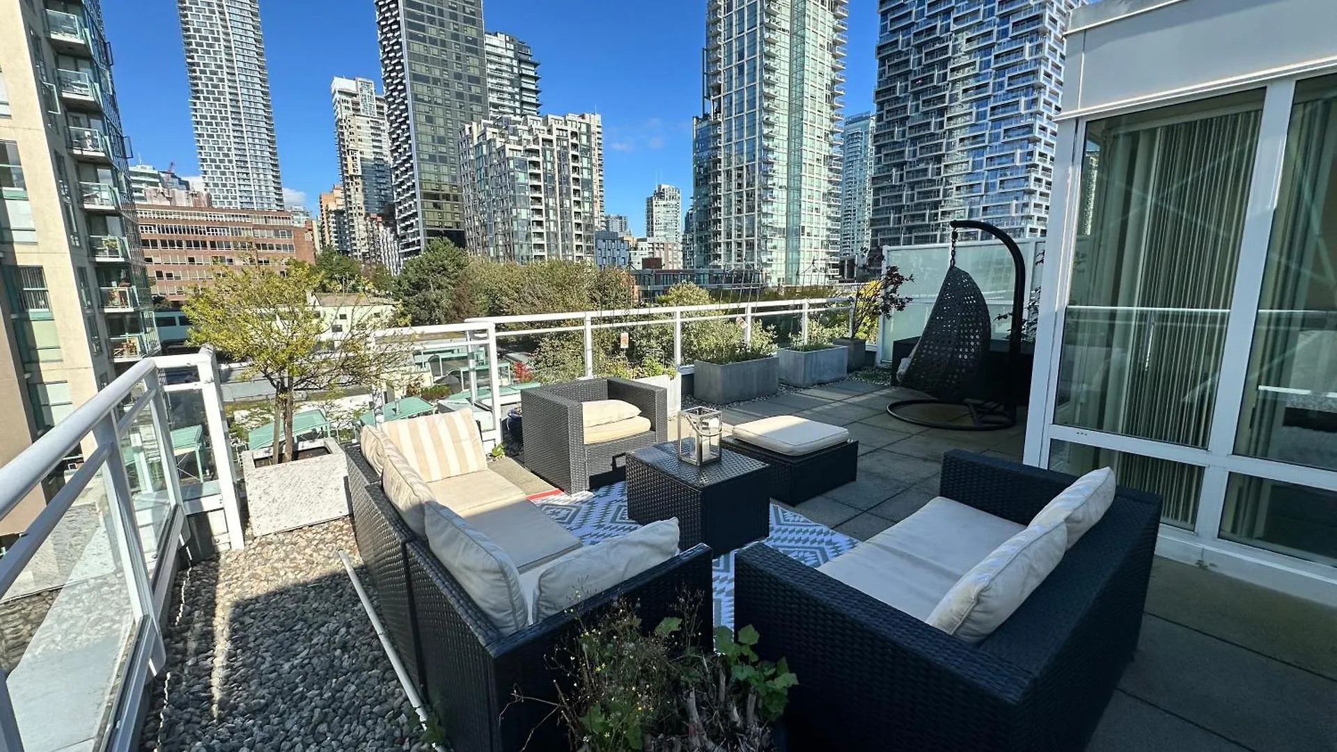 Penthouses Of Beach Ave Vancouver Canada